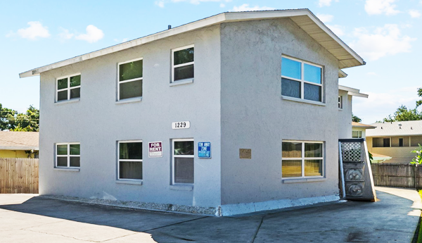 FOUR UNIT APARTMENT BUILDING IN CLEARWATER